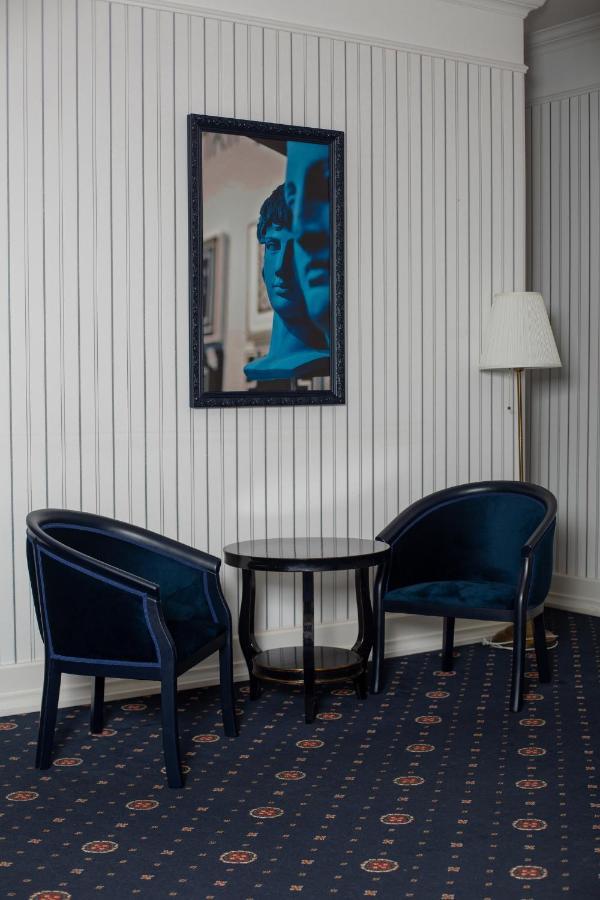 Hotel Aristocrat チェルニウツィー エクステリア 写真